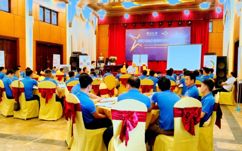HỘI TRƯỜNG VÀNG
