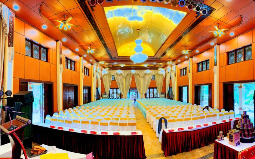 HỘI TRƯỜNG VÀNG