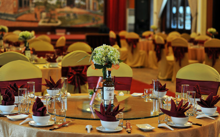 HỘI TRƯỜNG VÀNG